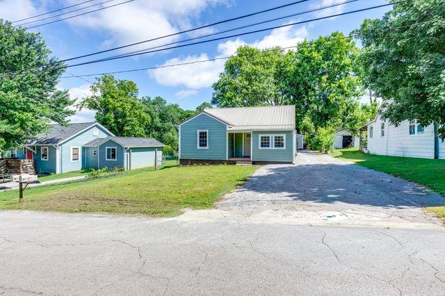 404 Green Acres Dr, Columbia, TN 38401