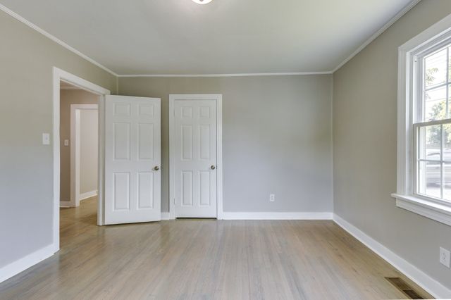 404 Green Acres Dr, Columbia, TN 38401