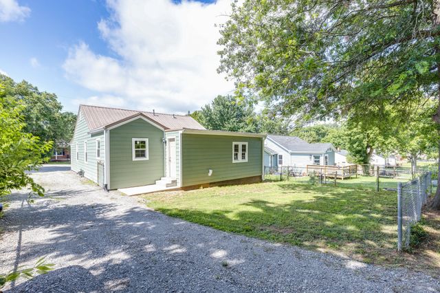 404 Green Acres Dr, Columbia, TN 38401