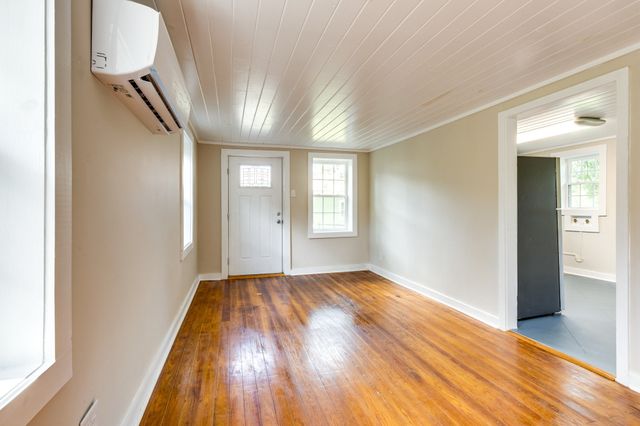 404 Green Acres Dr, Columbia, TN 38401