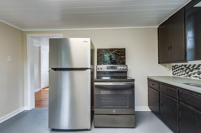 404 Green Acres Dr, Columbia, TN 38401