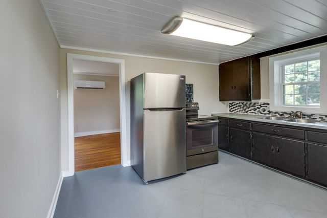 404 Green Acres Dr, Columbia, TN 38401