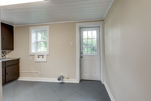404 Green Acres Dr, Columbia, TN 38401