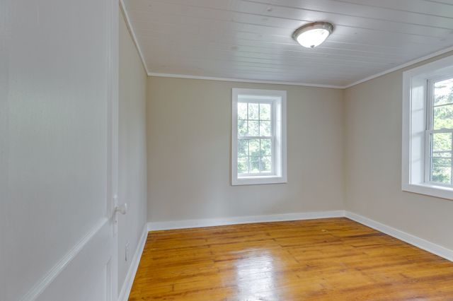 404 Green Acres Dr, Columbia, TN 38401