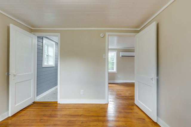 404 Green Acres Dr, Columbia, TN 38401