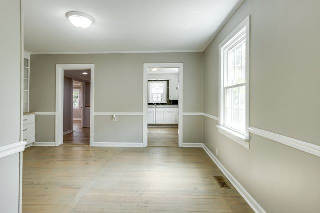 404 Green Acres Dr, Columbia, TN 38401