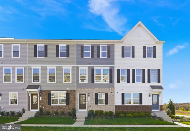 443 PRESIDENTS POINTE AVE, Ranson, WV 25438