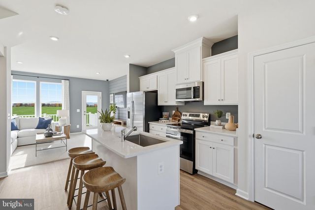 443 PRESIDENTS POINTE AVE, Ranson, WV 25438