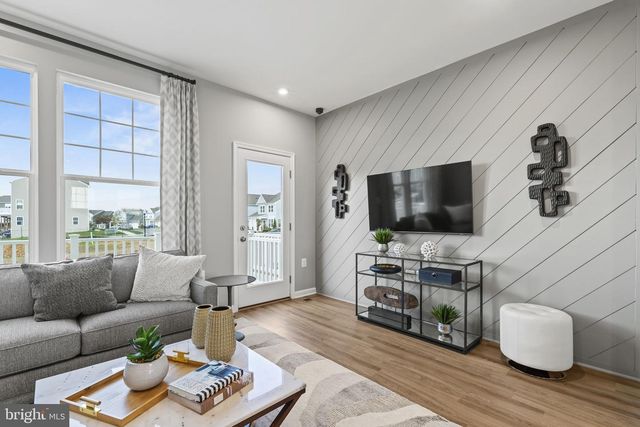 443 PRESIDENTS POINTE AVE, Ranson, WV 25438