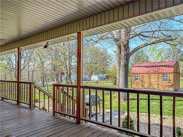 450 Crest Loop, Gassville, AR 72635