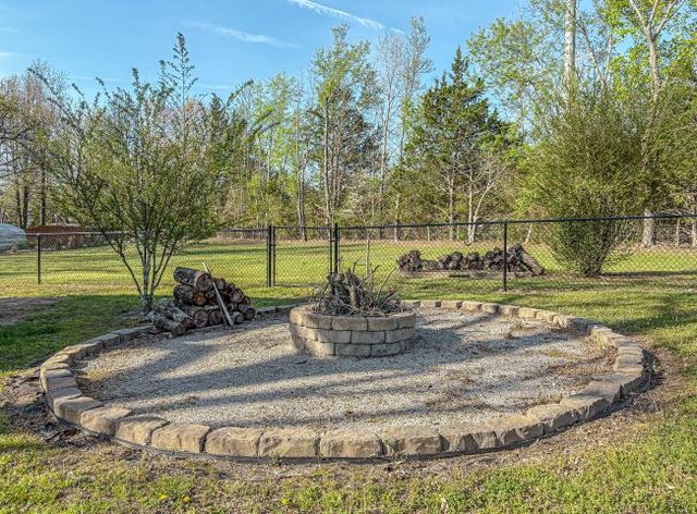 450 Crest Loop, Gassville, AR 72635