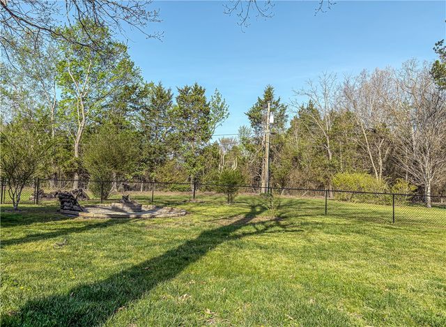 450 Crest Loop, Gassville, AR 72635