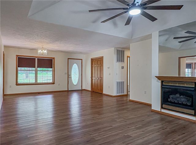 450 Crest Loop, Gassville, AR 72635