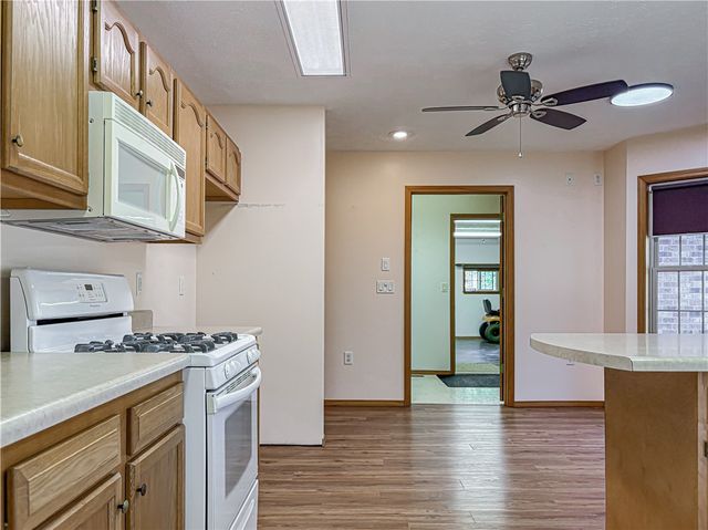 450 Crest Loop, Gassville, AR 72635