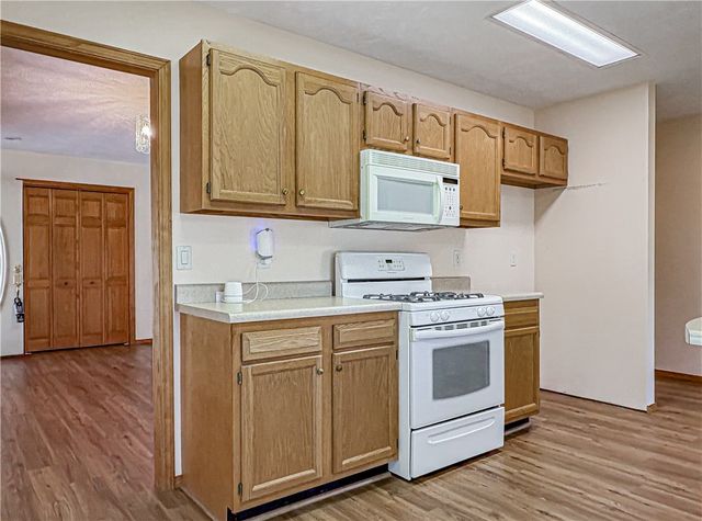 450 Crest Loop, Gassville, AR 72635