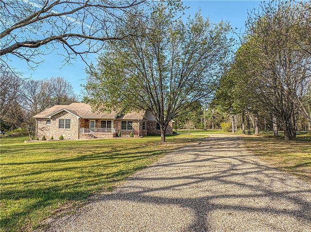 450 Crest Loop, Gassville, AR 72635