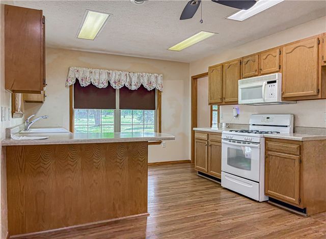 450 Crest Loop, Gassville, AR 72635