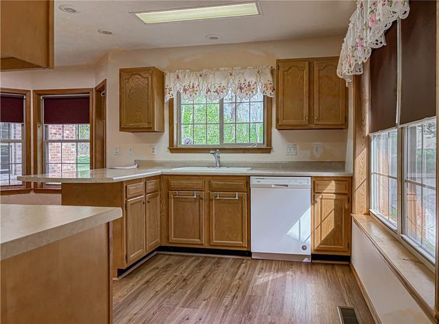 450 Crest Loop, Gassville, AR 72635