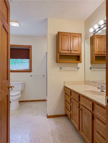 450 Crest Loop, Gassville, AR 72635