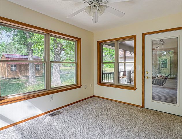 450 Crest Loop, Gassville, AR 72635