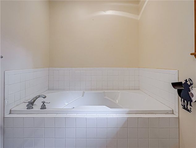 450 Crest Loop, Gassville, AR 72635