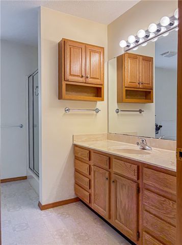 450 Crest Loop, Gassville, AR 72635