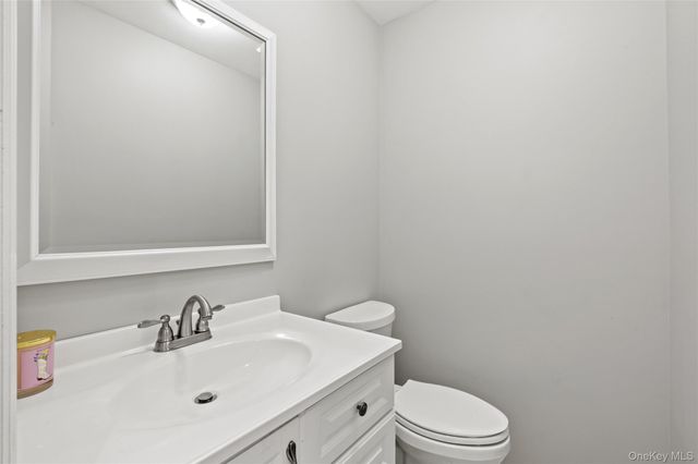31 Halliday Road, Coram, NY 11727