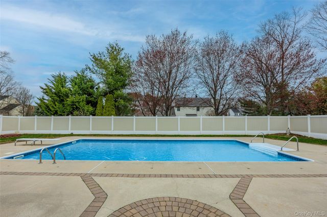 31 Halliday Road, Coram, NY 11727