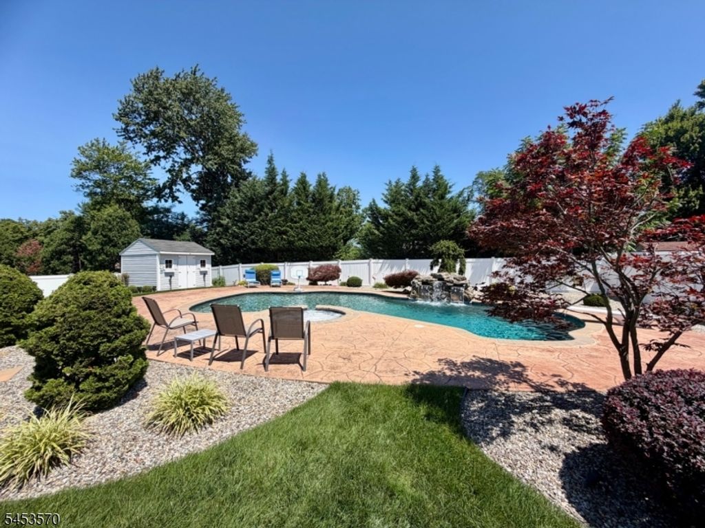 6 Briarheath Ln, Clark Twp., NJ 07066 — photo 4