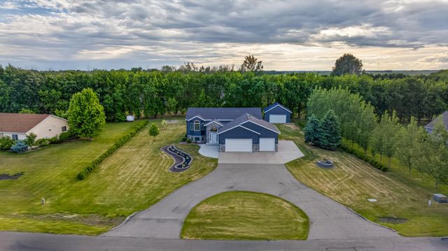 8018 Aquarius Drive, Fargo, ND 58104