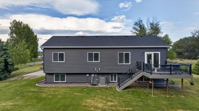 8018 Aquarius Drive, Fargo, ND 58104