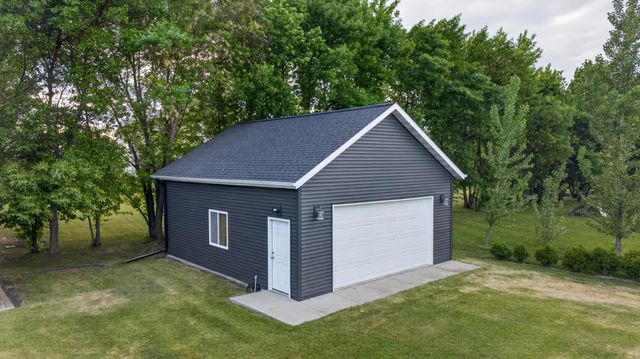 8018 Aquarius Drive, Fargo, ND 58104