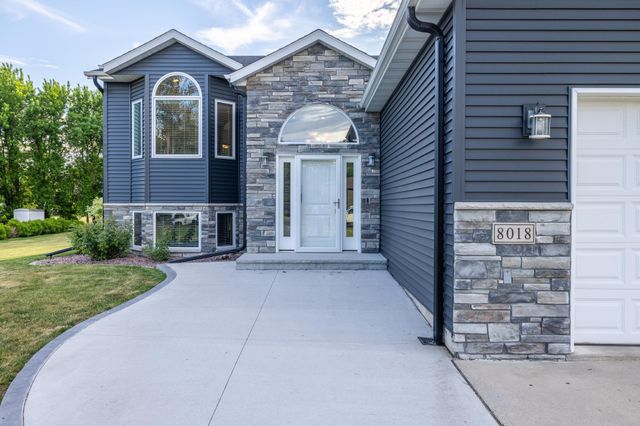 8018 Aquarius Drive, Fargo, ND 58104