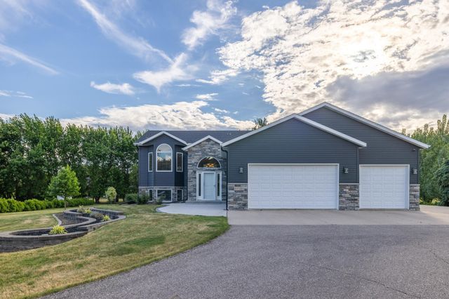 8018 Aquarius Drive, Fargo, ND 58104