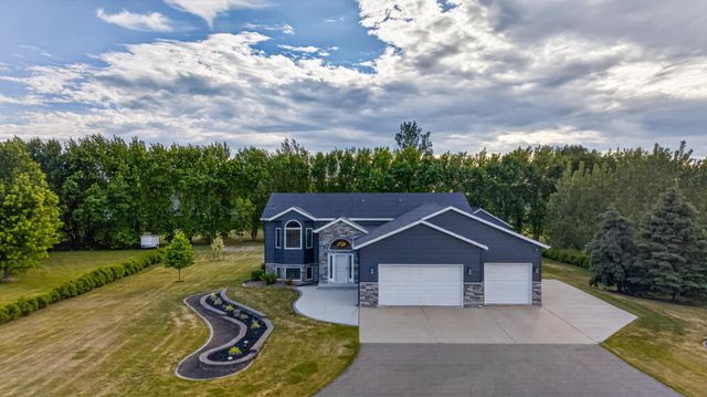 8018 Aquarius Drive, Fargo, ND 58104