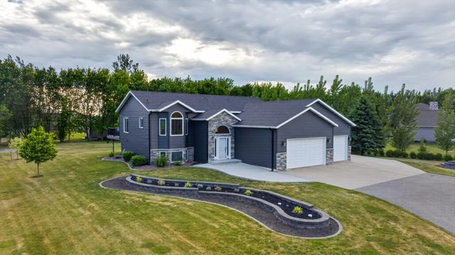 8018 Aquarius Drive, Fargo, ND 58104