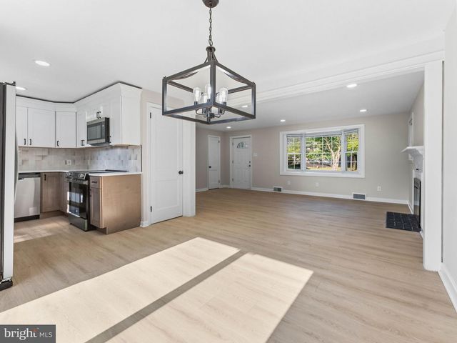 223 N CROPWELL RD, Marlton, NJ 08053