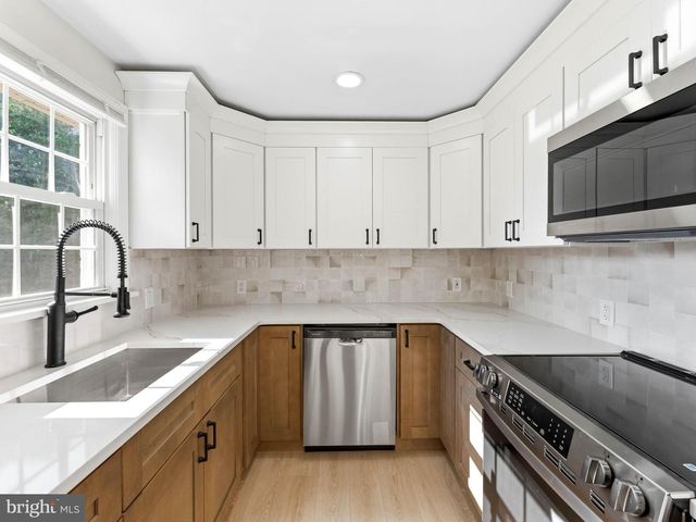223 N CROPWELL RD, Marlton, NJ 08053