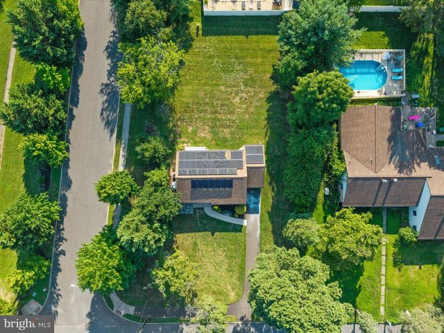 223 N CROPWELL RD, Marlton, NJ 08053
