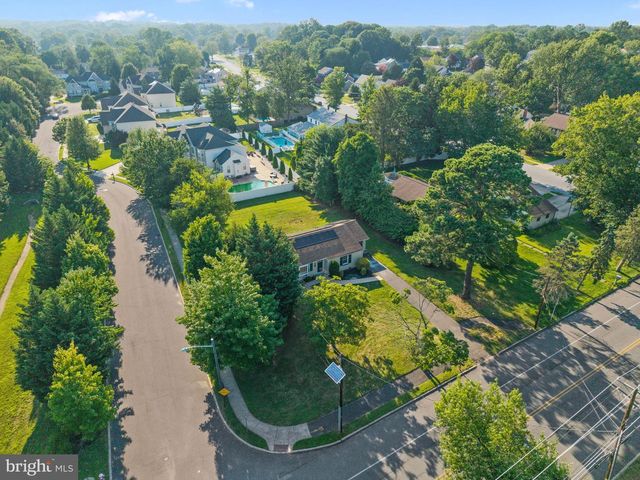 223 N CROPWELL RD, Marlton, NJ 08053
