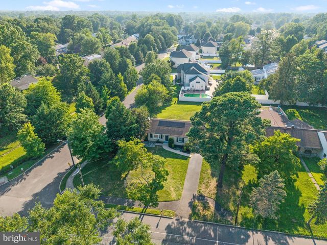 223 N CROPWELL RD, Marlton, NJ 08053