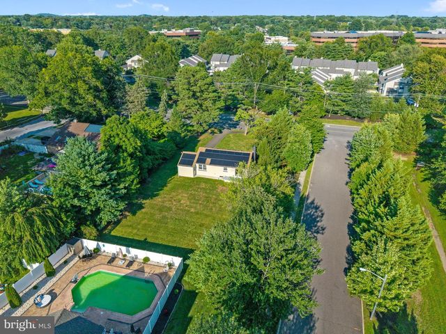 223 N CROPWELL RD, Marlton, NJ 08053
