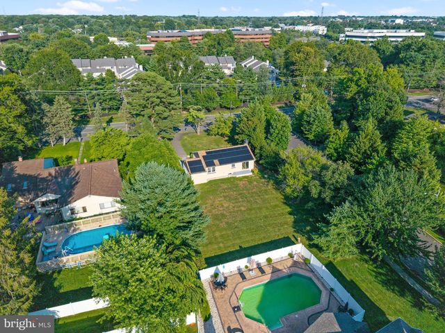 223 N CROPWELL RD, Marlton, NJ 08053