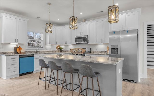 1146 Lindale DR, Chesapeake, VA 23320