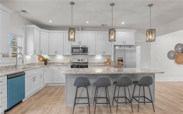 1146 Lindale DR, Chesapeake, VA 23320