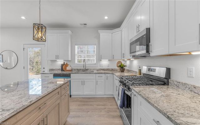 1146 Lindale DR, Chesapeake, VA 23320