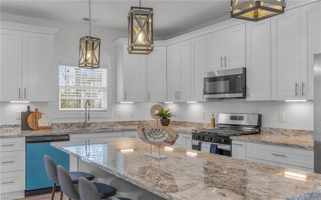 1146 Lindale DR, Chesapeake, VA 23320