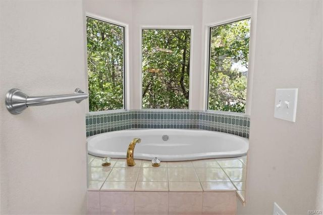 1396 La Crescenta Drive, Big Bear, CA 92314