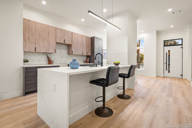 257 E Baylor, San Antonio, TX 78204