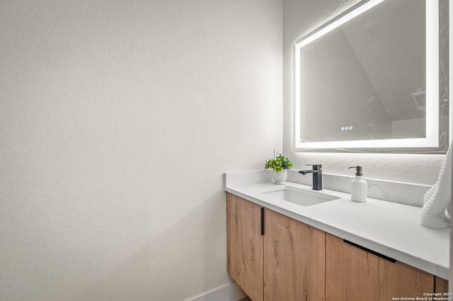 257 E Baylor, San Antonio, TX 78204